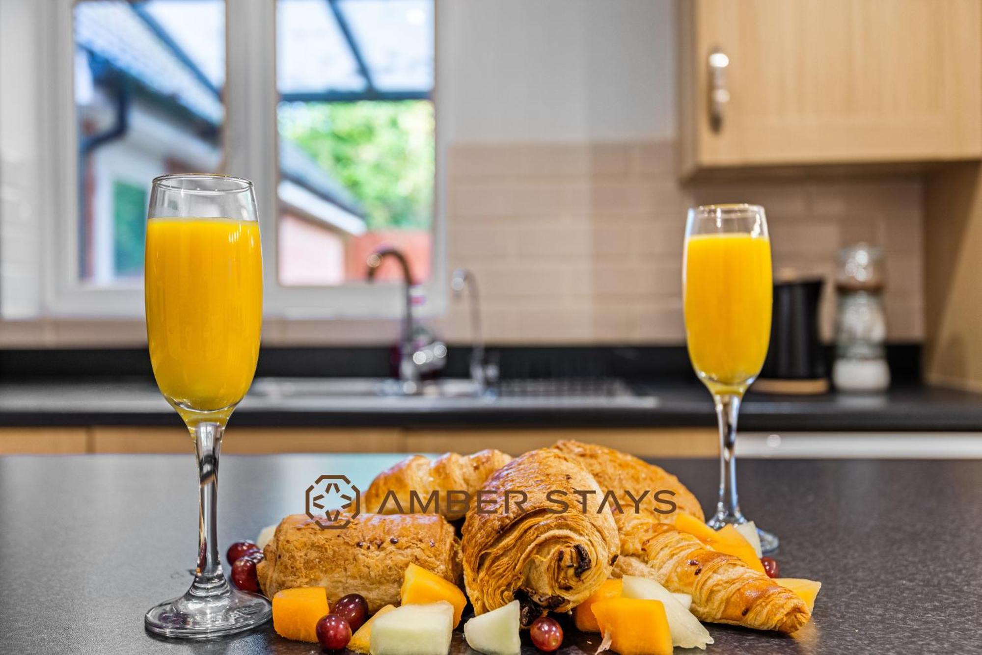 Spacious 5 Bed House In Reading By Amber Stays, Perfect For Business & Contractors, Sleeps 12! 外观 照片