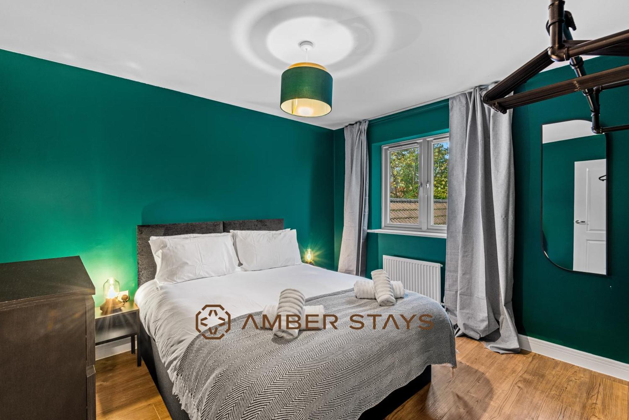 Spacious 5 Bed House In Reading By Amber Stays, Perfect For Business & Contractors, Sleeps 12! 外观 照片