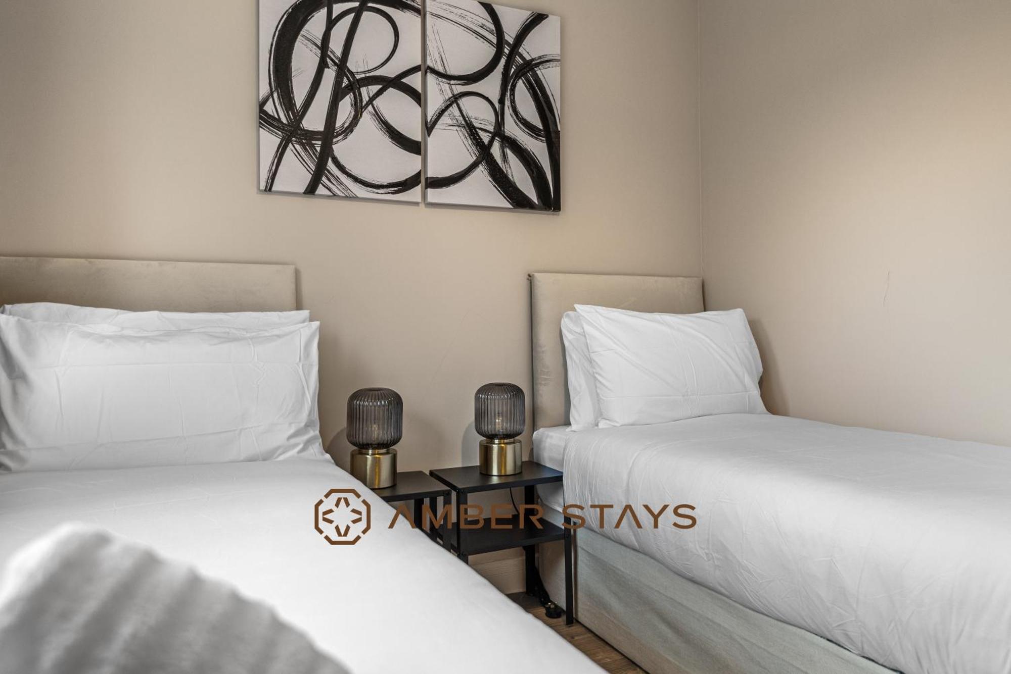 Spacious 5 Bed House In Reading By Amber Stays, Perfect For Business & Contractors, Sleeps 12! 外观 照片