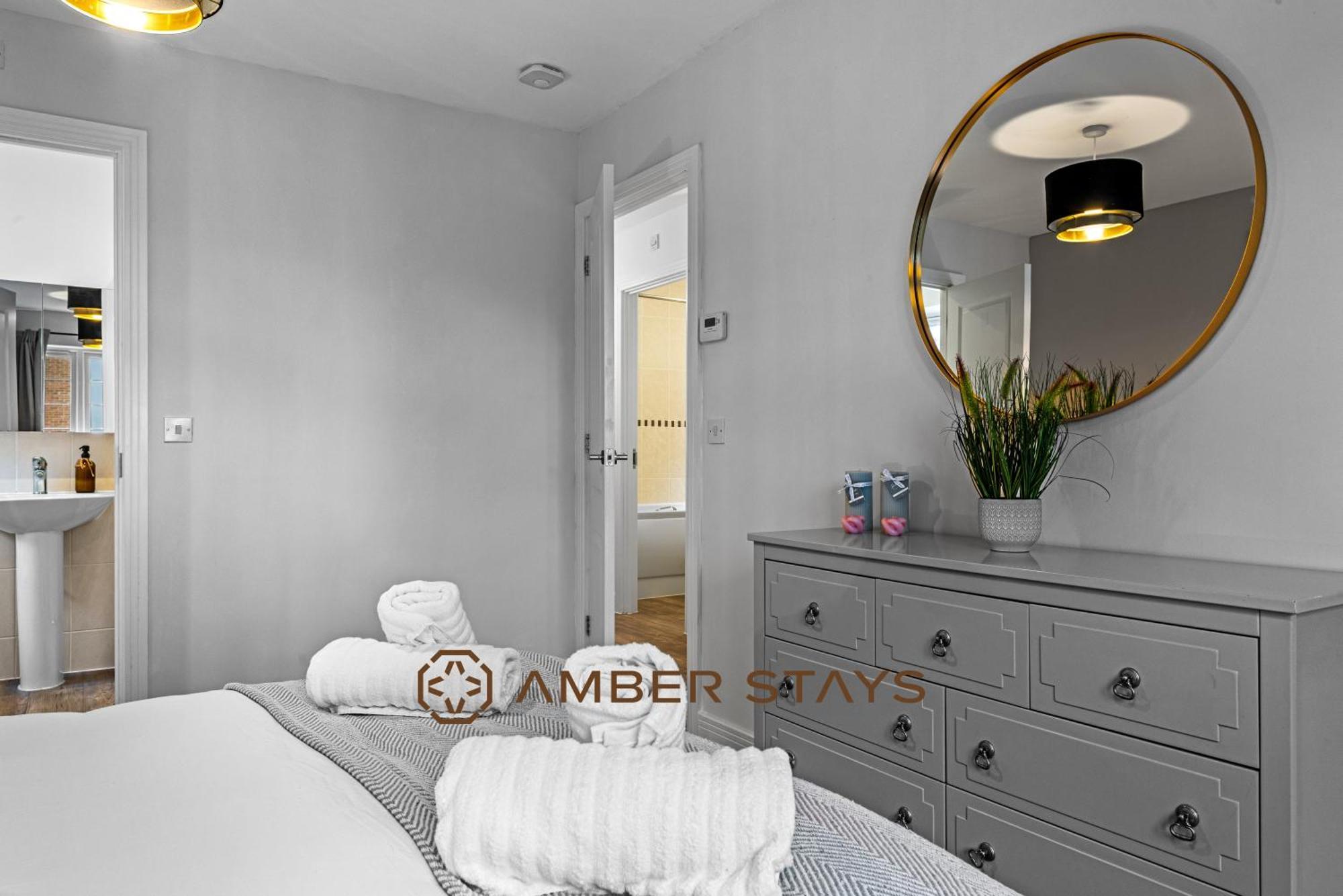Spacious 5 Bed House In Reading By Amber Stays, Perfect For Business & Contractors, Sleeps 12! 外观 照片