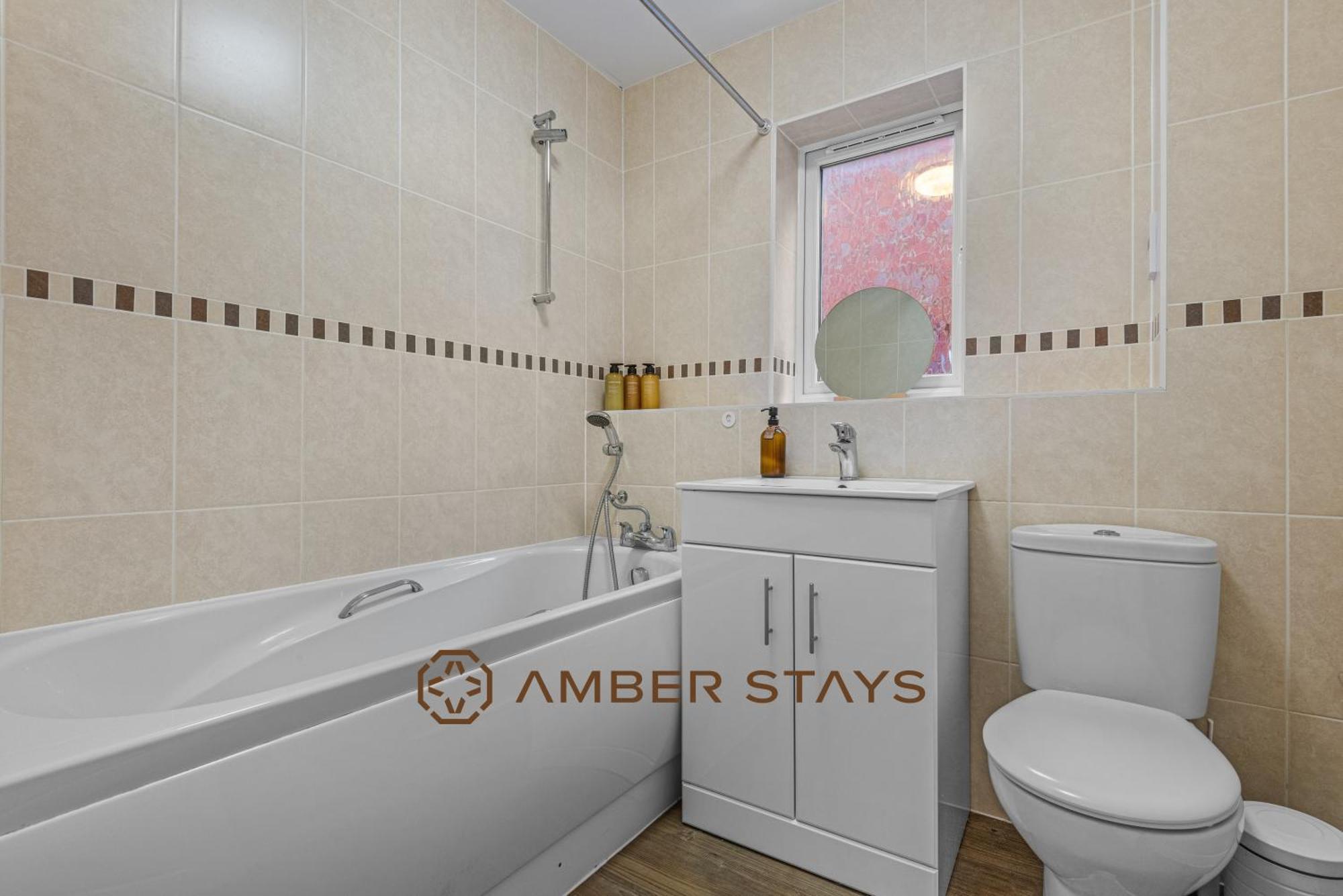 Spacious 5 Bed House In Reading By Amber Stays, Perfect For Business & Contractors, Sleeps 12! 外观 照片