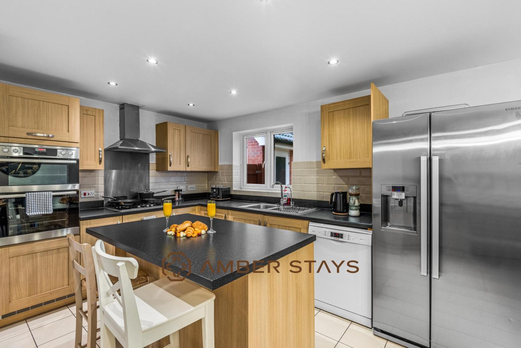 Spacious 5 Bed House In Reading By Amber Stays, Perfect For Business & Contractors, Sleeps 12! 外观 照片