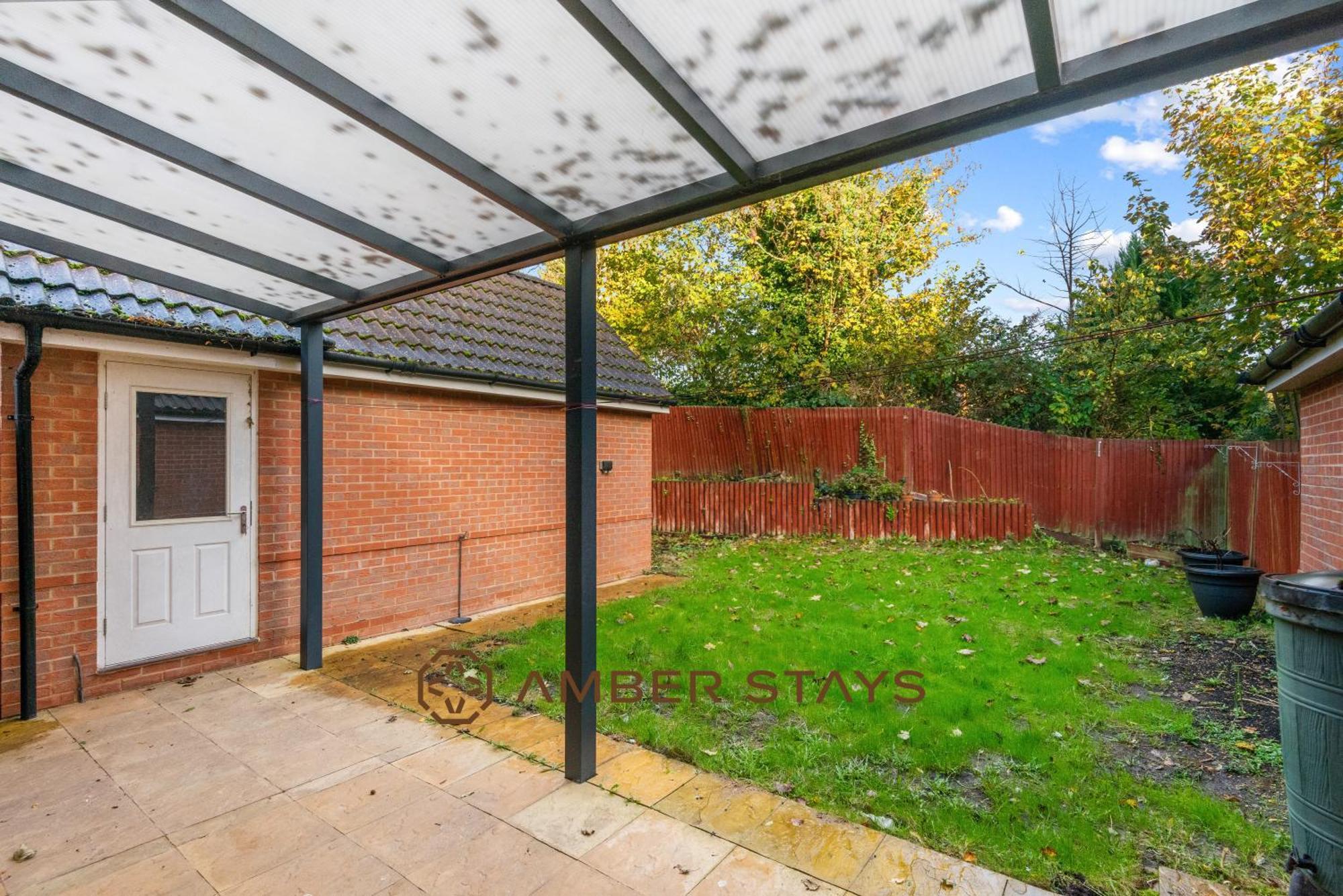 Spacious 5 Bed House In Reading By Amber Stays, Perfect For Business & Contractors, Sleeps 12! 外观 照片