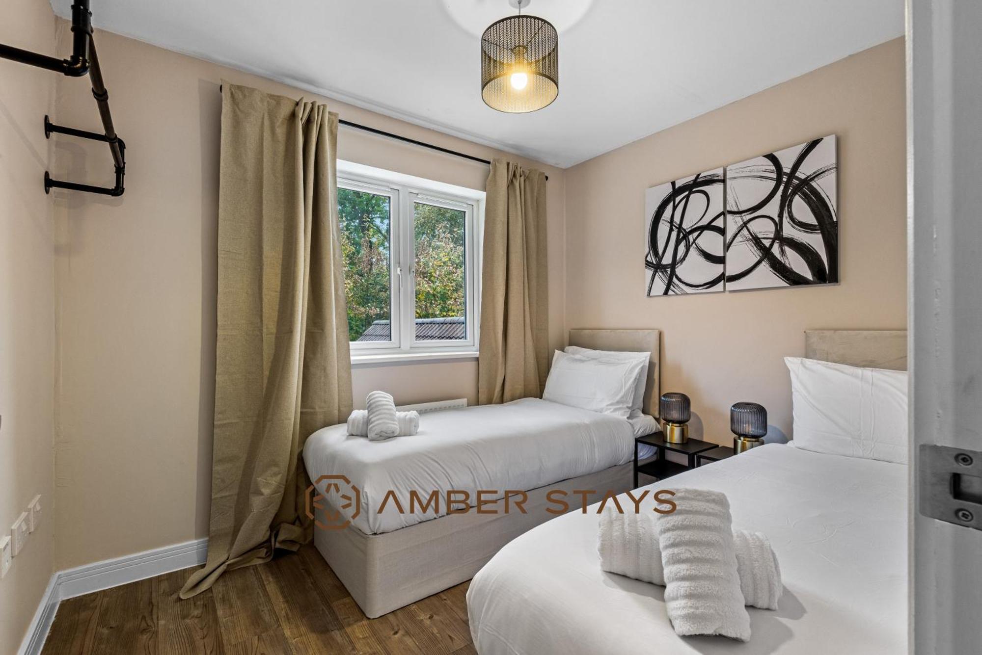 Spacious 5 Bed House In Reading By Amber Stays, Perfect For Business & Contractors, Sleeps 12! 外观 照片