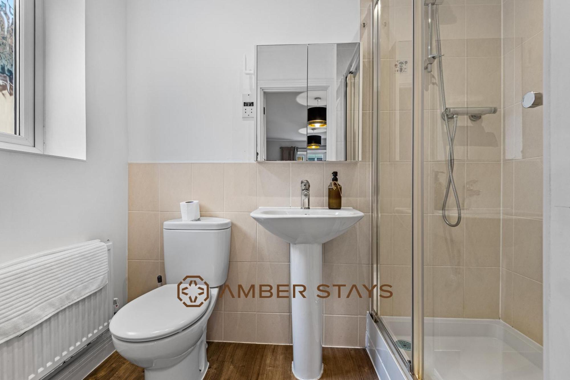 Spacious 5 Bed House In Reading By Amber Stays, Perfect For Business & Contractors, Sleeps 12! 外观 照片